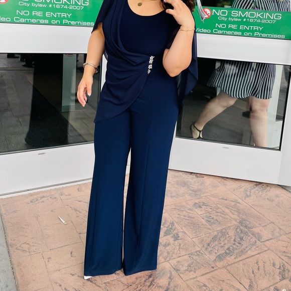 Champagne dress ; Dark blue coloured with those Clear Stone patch ; - Picture 4 of 12